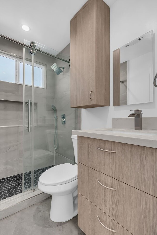 Foto del edificio - 1155 W Exposition Blvd