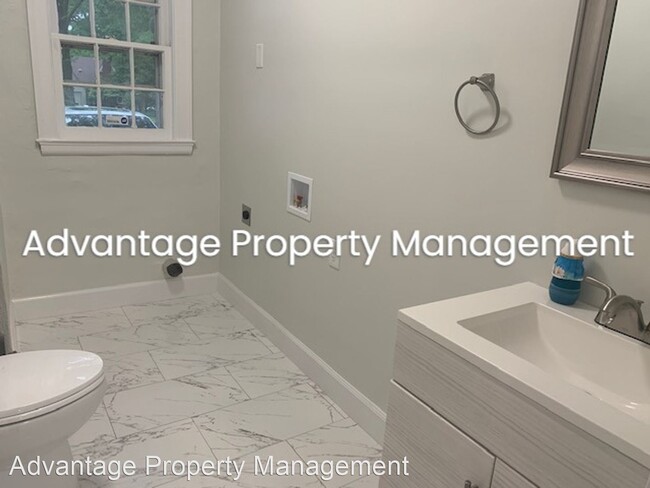 Foto del edificio - 4 br, 2 bath House - 1038 E. Rainbow Dr.