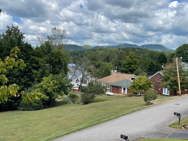 Building Photo - Downtown two bedroom with views