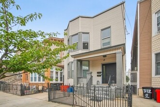 Building Photo - 314 25th St