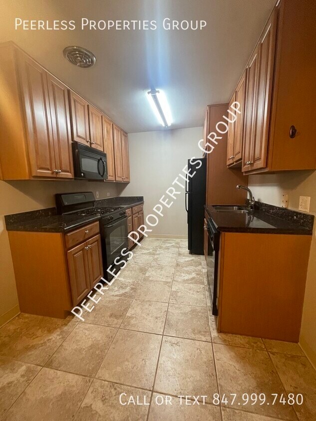Building Photo - Spacious 1BD/1BA Apartment with In-Unit Wa...