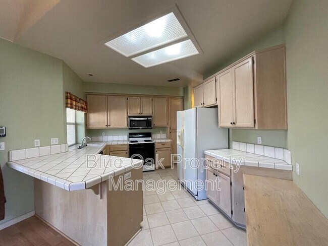 Building Photo - 2014 Huntington Dr