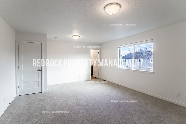 Building Photo - 1122 N Davis Ln