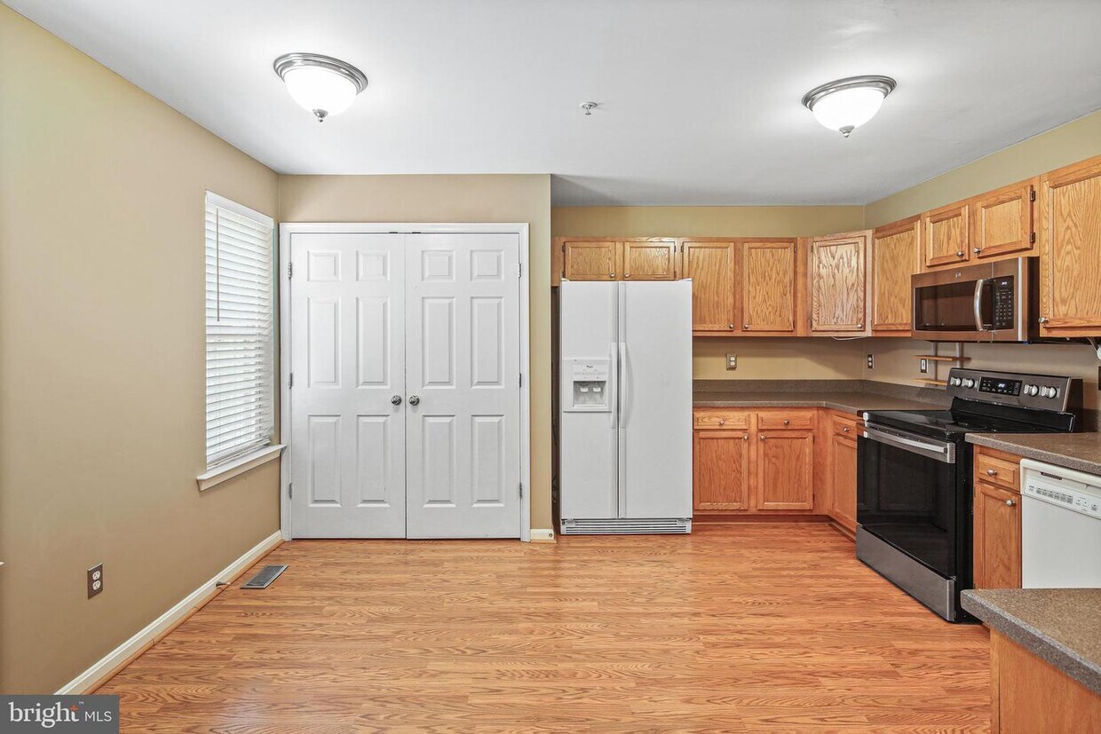Primary Photo - 9666 Guilford Rd