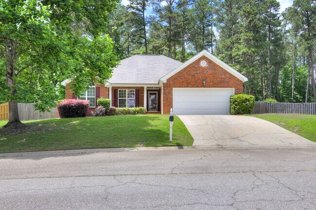 Building Photo - Beautiful Brick Ranch w/ LARGE Backyard