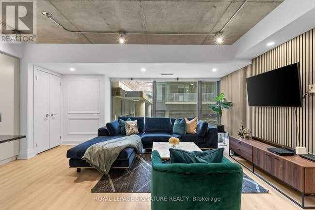 Building Photo - 95 Bathurst St