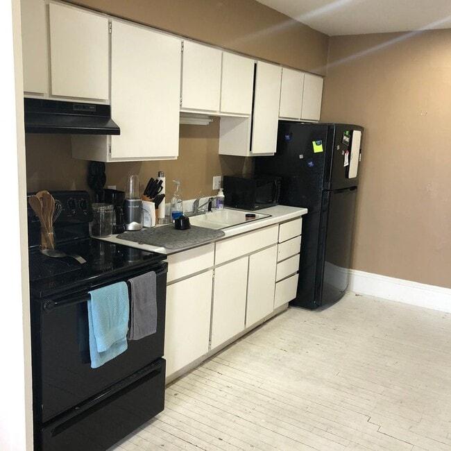 Foto del edificio - 544 N Main St