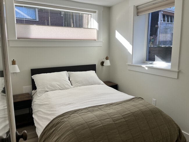 Building Photo - 6113 39th Ave S