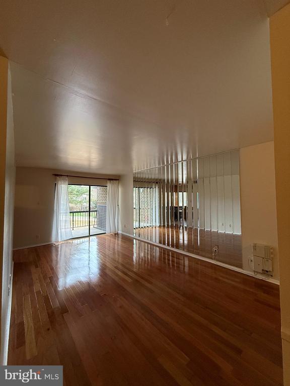 Foto del edificio - 11214 Cherry Hill Rd