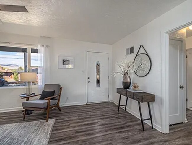 Foto del edificio - Beautiful, Spacious 3B/2.5Bath Single Family Home