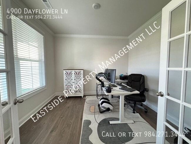Building Photo - 4900 Dayflower Ln