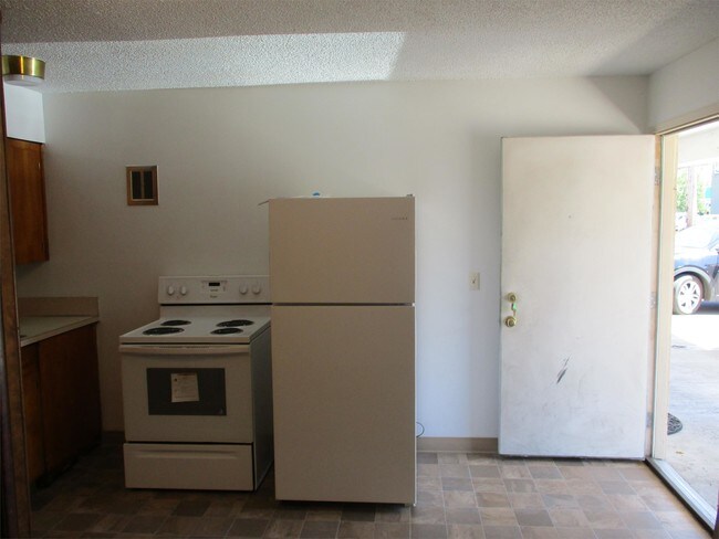 Building Photo - 139 E 17th Ave