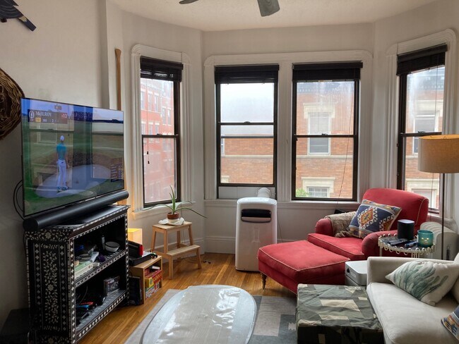 Building Photo - 37 Revere St