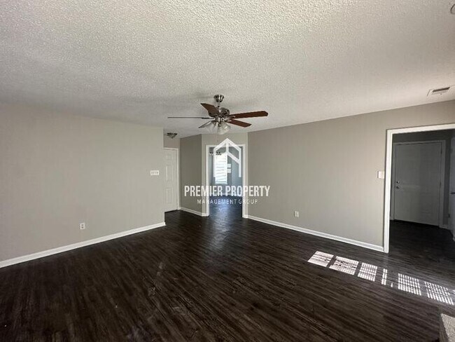 Foto del edificio - 2188 Longlane Dr