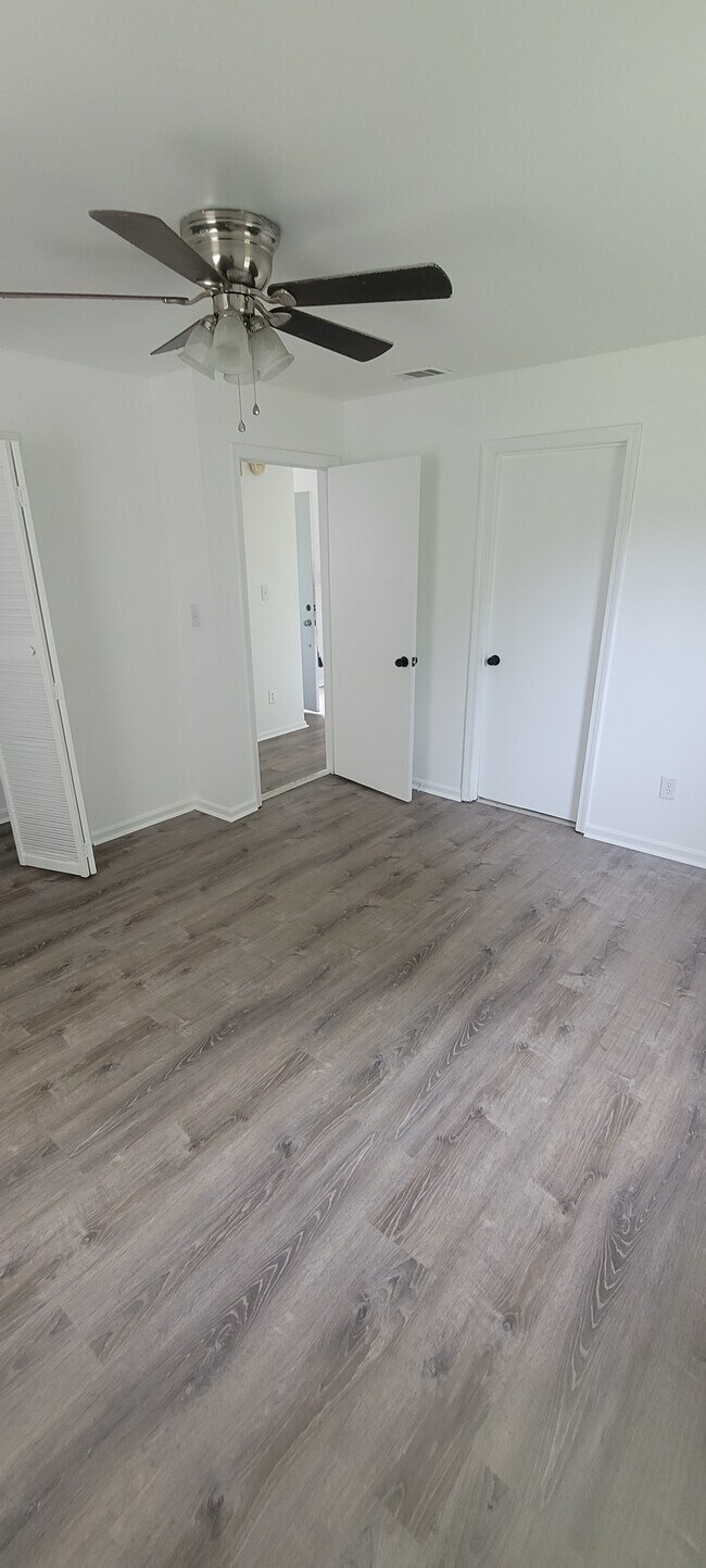 Building Photo - 202 Iroquois Dr
