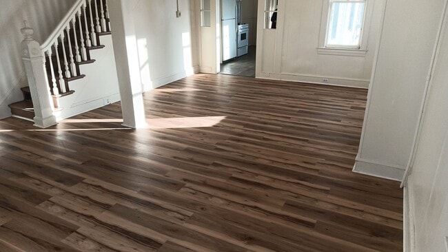 Building Photo - 648 E Princess St