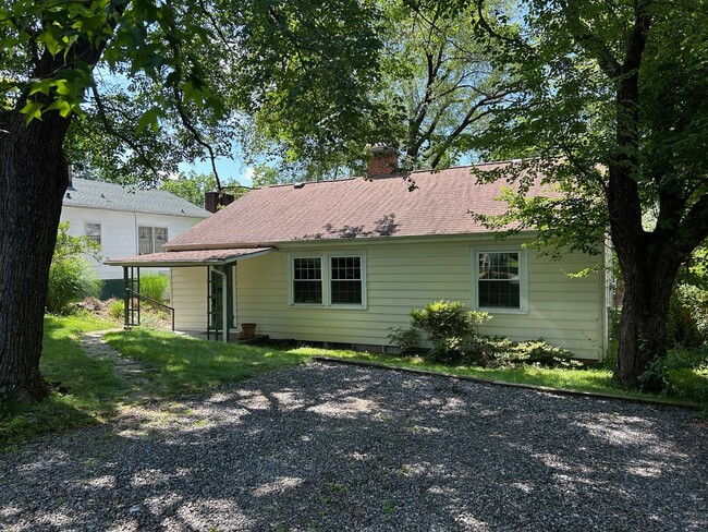 Building Photo - North AVL - Charming 1940's Home Ready Now!!