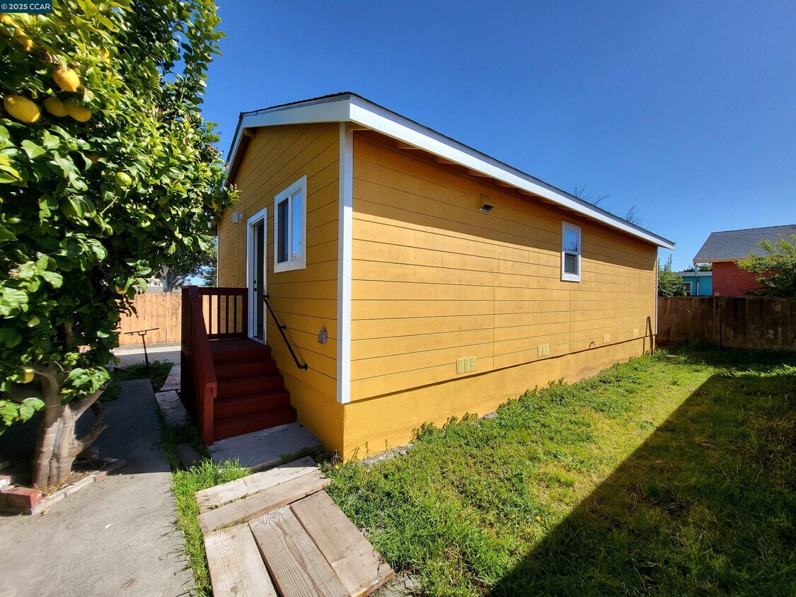 Primary Photo - 2811 Tulare Ave