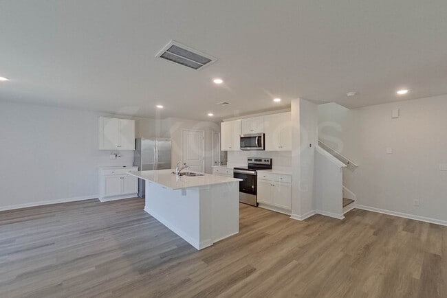 Building Photo - 111 Overstreet Way