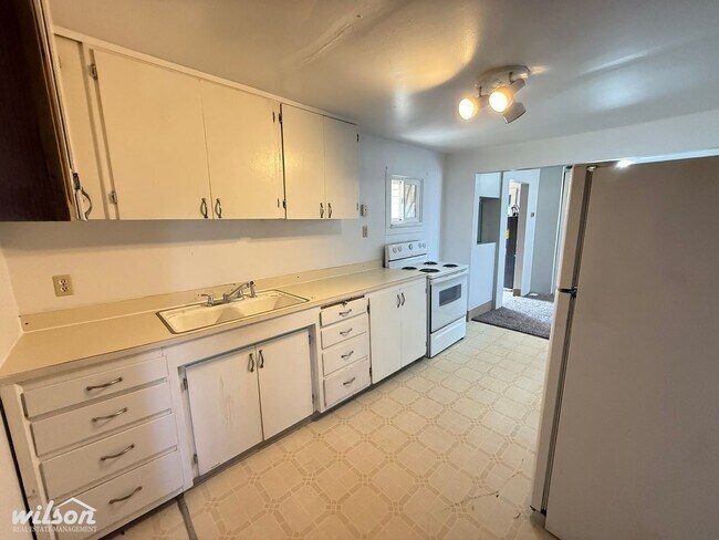 Foto del edificio - 2 Bedroom, 1 Bath Home with a Large Backyard!