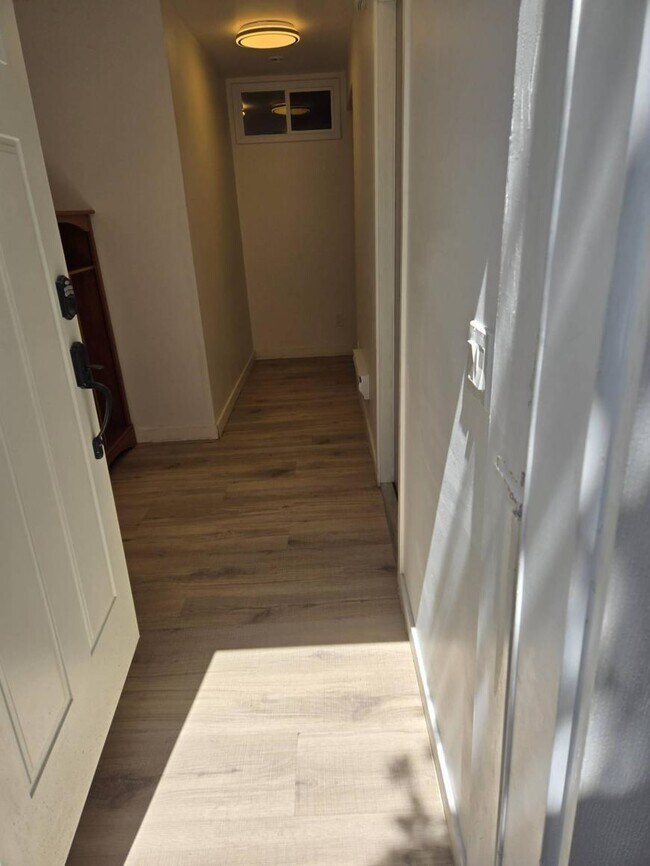 Photo du bâtiment - 2.0 bedroom in Calgary Alberta T3L 2C2