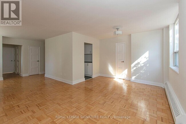 Photo du bâtiment - 803-490 EGLINTON Ave