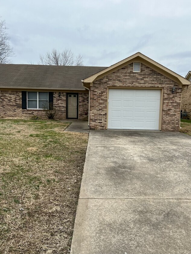 Primary Photo - 3226 Jack Gray Dr