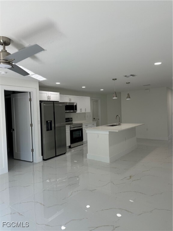 Foto del edificio - 13395 Kaplan Terrace