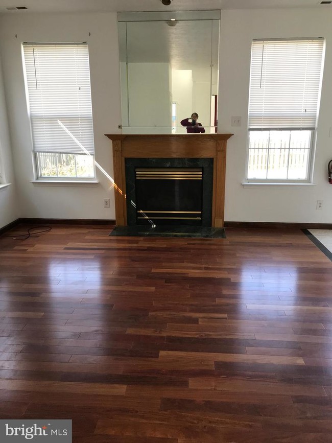 Foto del edificio - 67 FIELDCREST Dr