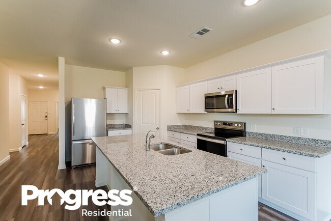 Building Photo - 724 Oakhurst Dr