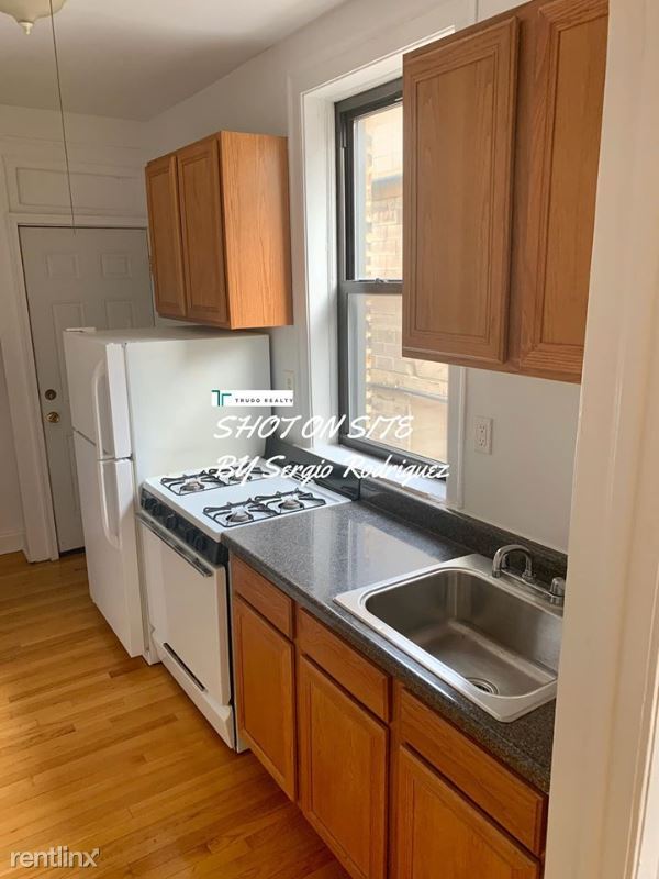 Foto principal - 3919 N Pine Grove Ave