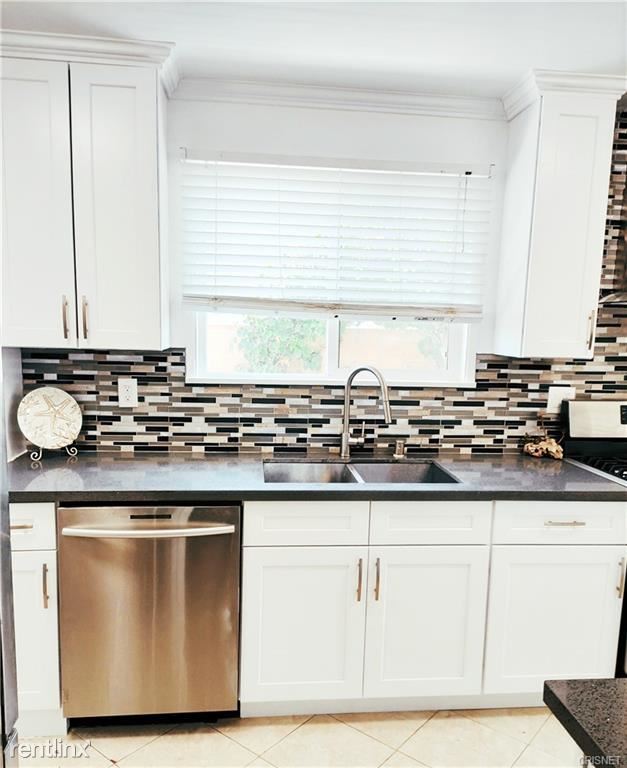 Building Photo - 4 br, 2 bath House - 22900 Strathern St