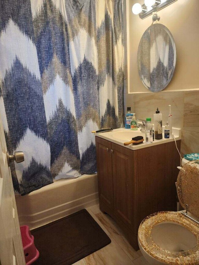 Building Photo - 2 Sadore Ln