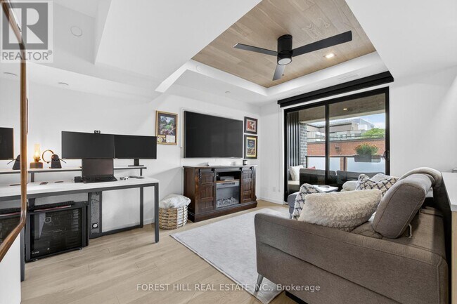 Building Photo - 45-345 Dovercourt Rd