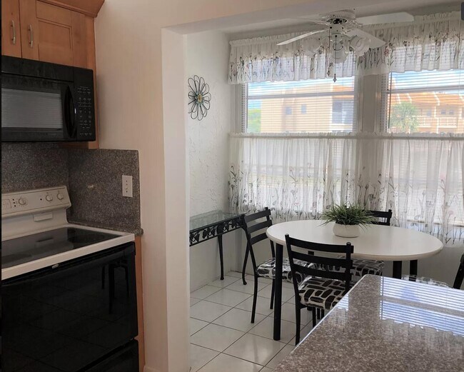 Foto del edificio - 6770 Royal Palm Blvd