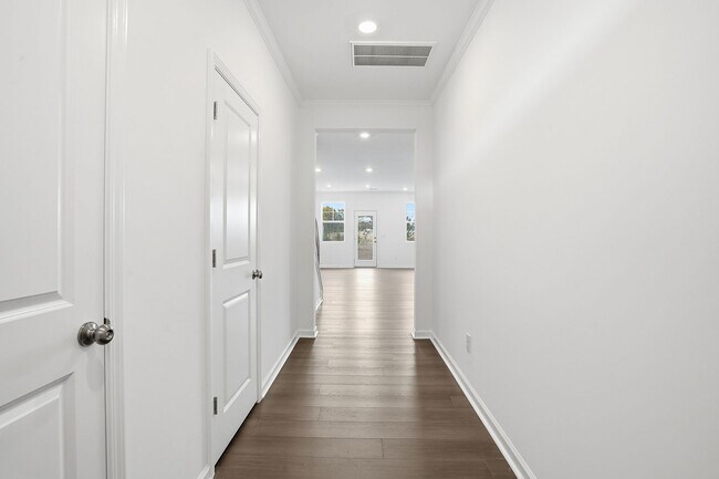 Foto del edificio - BEAUTIFUL AND READY FOR YOU- NICE TOWNHOME...