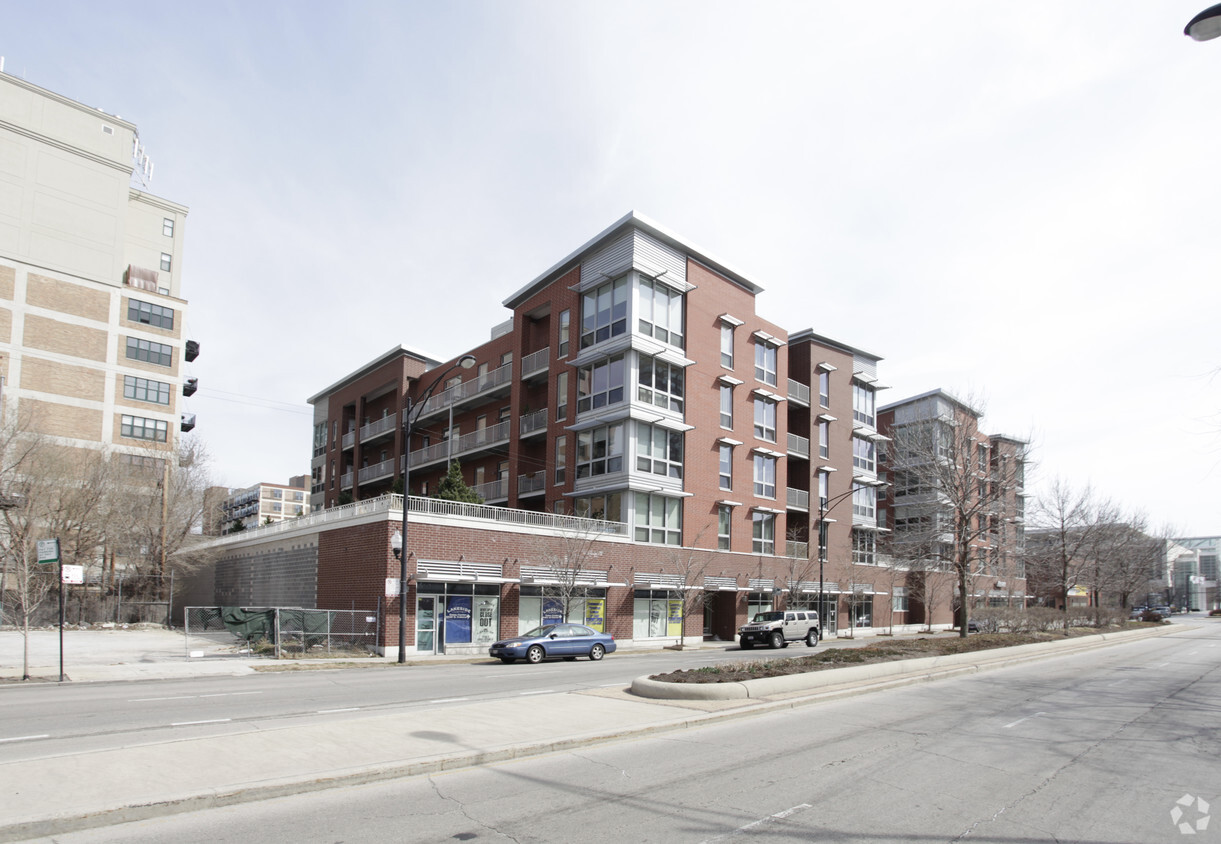 Building Photo - Lakeside Lofts