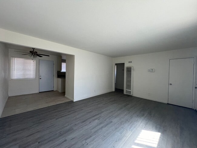 Building Photo - P056