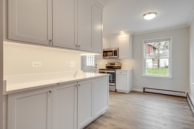 Building Photo - 587 Ivy Ct
