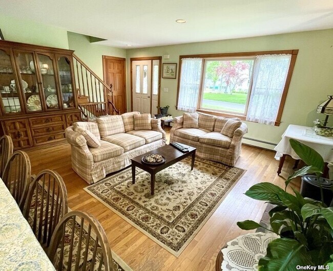 Building Photo - 825 Oak Dr