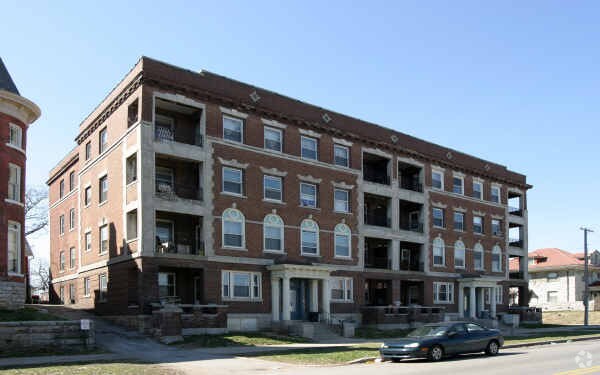 Building Photo - 500-506 Gladstone Blvd