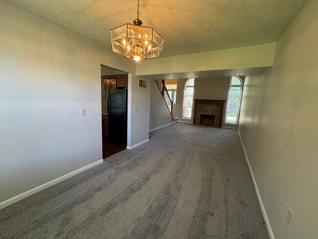 Building Photo - Eagle Creek 3 Bed 2.5 Bath