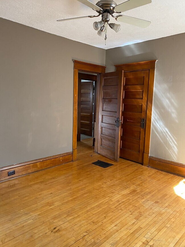 Foto del edificio - 5 Bedroom / 2 Bath in Dinkytown September ...