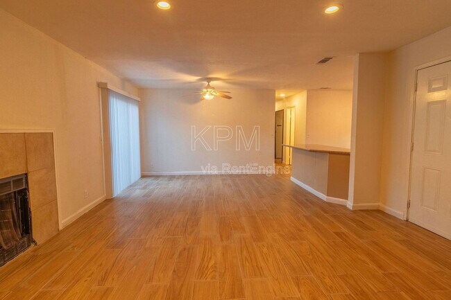 Foto del edificio - 7409 Village Green Dr