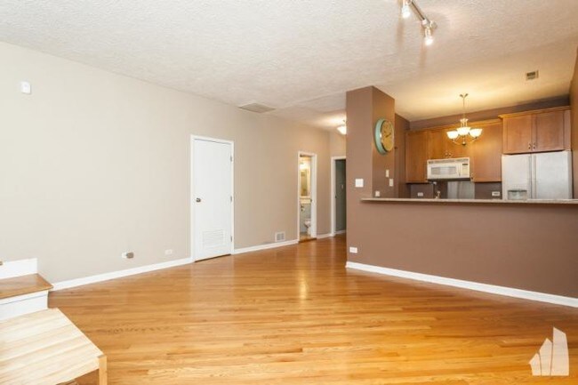 Foto del edificio - 3 bedroom in CHICAGO IL 60614