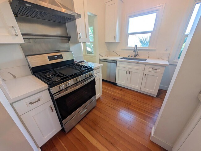 Building Photo - 4627 St Charles Pl