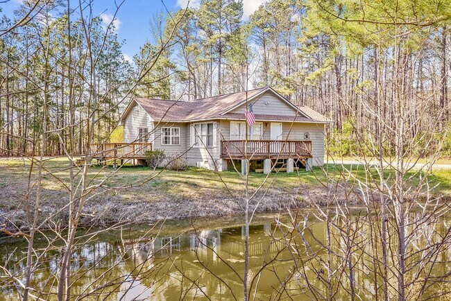 Building Photo - Country Living at its Best! 2 bedroom-2 ba...