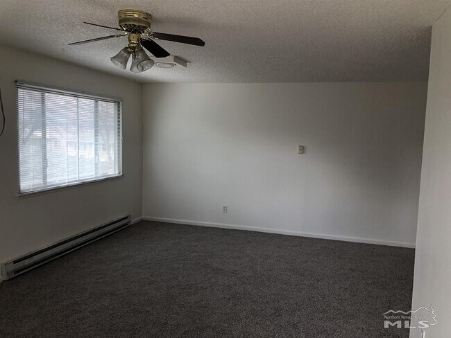 Foto del edificio - 682 Pine Meadows Dr