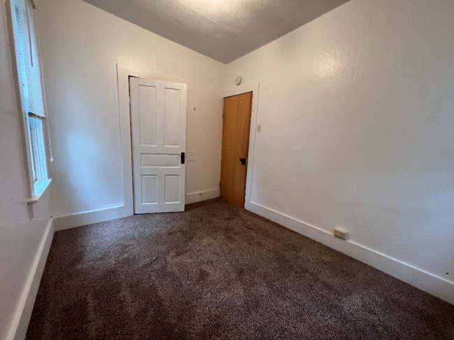 Building Photo - 309 E Chapin St