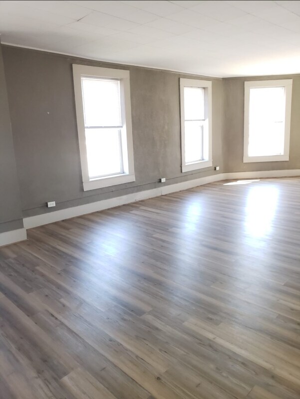 Foto del edificio - 200 N Commercial St